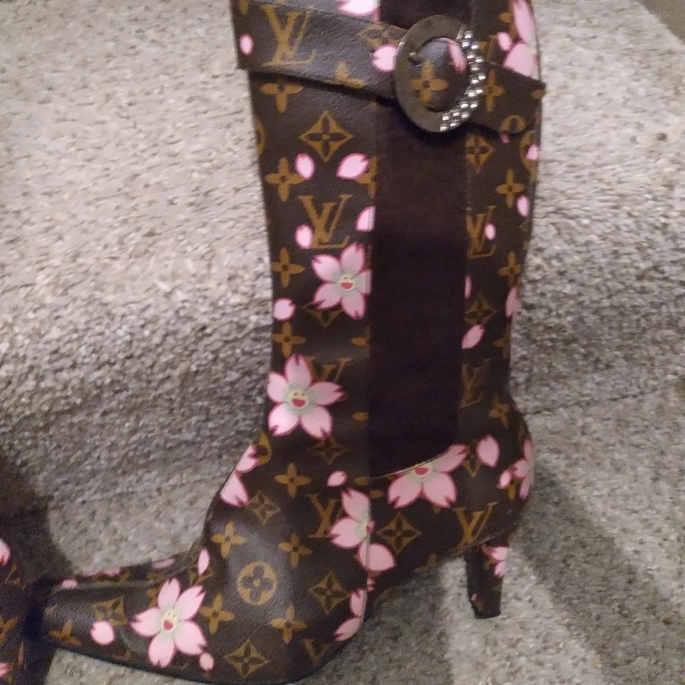 LOUIS VUITTON KNEE HIGH BROWN LEATHER LOGO High Heels BOOTS, Fit Sz 8 to 8 1/2
